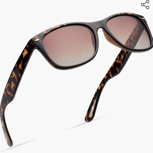 Folding sunglasses by panda hindar